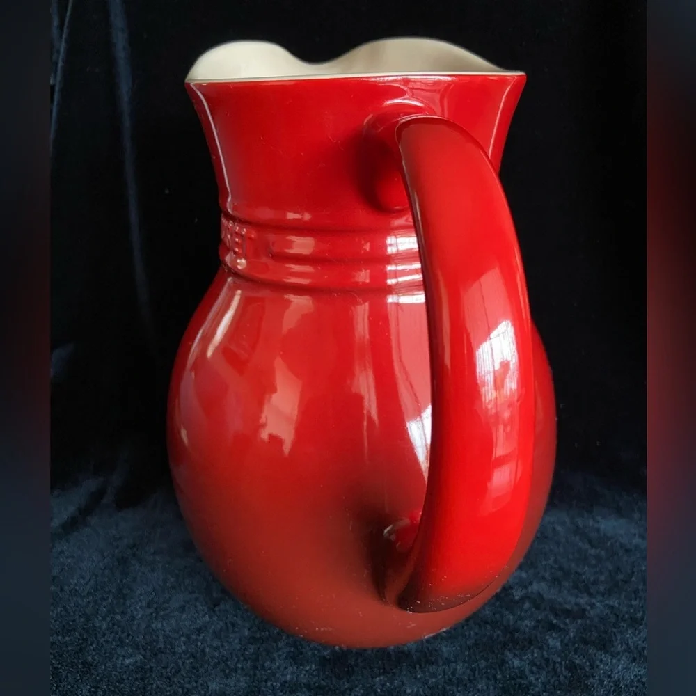 Le Creuset Cerise Large 3 Quart Pitcher Cherry Red Perfect RARE Large Size